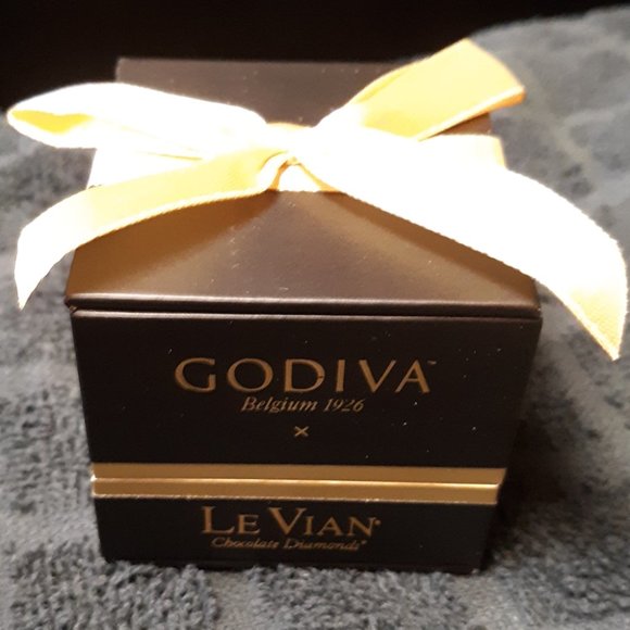 GODIVA x LE Vian 14K Diamond Heart Necklace - Picture 3 of 8